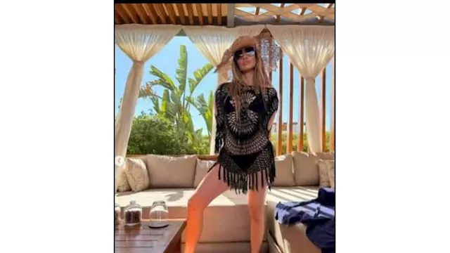 الفنانة العالمية جينيفر لوبيز