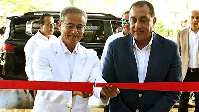 رئيس الوزراء يشهد افتتاح أحد الفنادق بالساحل الشما