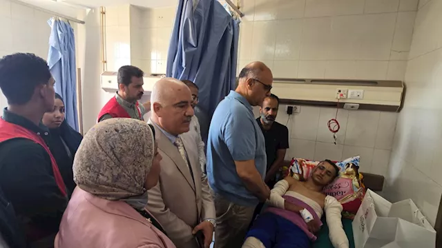 محافظ القليوبية يزور مصاب حريق الشدية