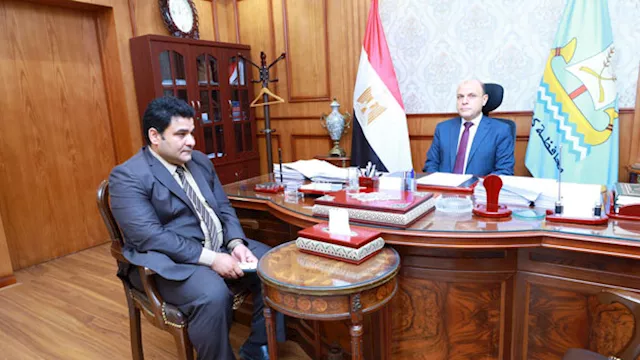 محافظ كفر الشيخ مع رئيس فرع التأمين الصحي