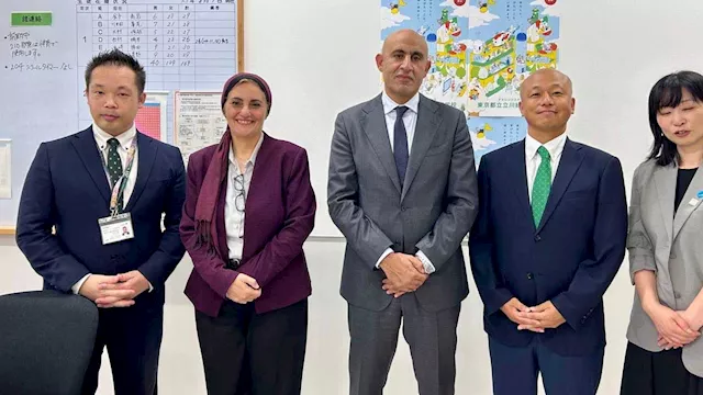 وزير التعليم يزور مدرسة &#39;&#39;تاتشيكاوا ميدوري&#39;&#39;