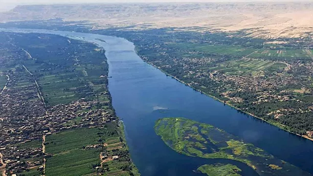 أجسام غريبة تحلّق.. جدل واسع حول فيديو فضائي لنهر 