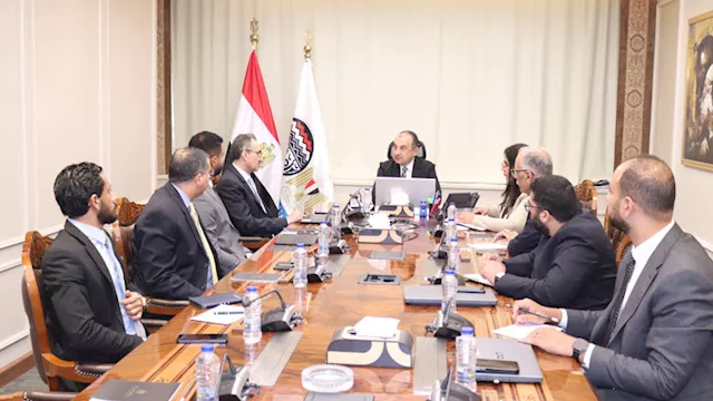 اجتماع وزير قطاع الأعمال العام