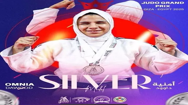 طالبة جامعة القاهرة