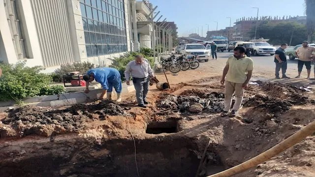 إصلاح كسر مفاجئ بخط مياه 