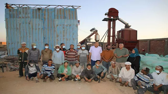 محافظ الوادي الجديد يتفقد مصنع تدوير مخلفات بالداخ