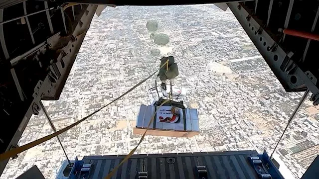 الإسقاط الجوي للمساعدات الإنسانية (6)