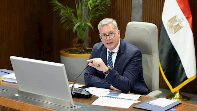 كريم بدوي وزير البترول