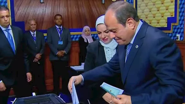  الرئيس السيسي يُدلي بصوته في انتخابات مجلس الشيوخ