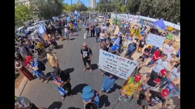 مظاهرة أمام مكتب نتنياهو لوقف الحرب في غزة 