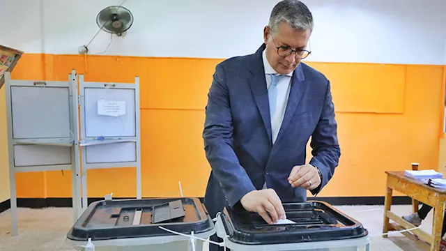 وزير البترول والثروة المعدنية يدلي بصوته