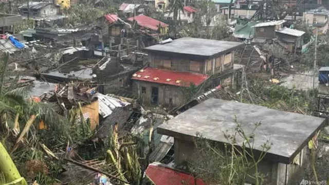 العواصف والرياح تجتاح الفلبين