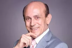آخرهم الفنان محمد صبحي- 6 مشاهير تعرضوا لوعكات صحية