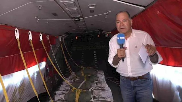 نشأت الديهي ينقل 4 رسائل من على متن طائرات إنزال ا