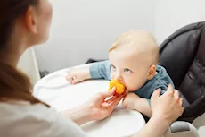 هل الخوخ يسبب حساسية للرضع؟- طبيب يوضح