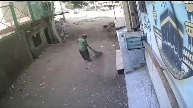 الحاج سعيد عبدالحميد عامل النظافة الذي توفي أثناء 