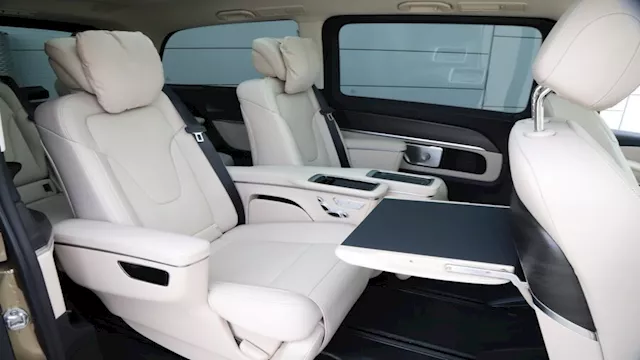 مقاعد السيارة