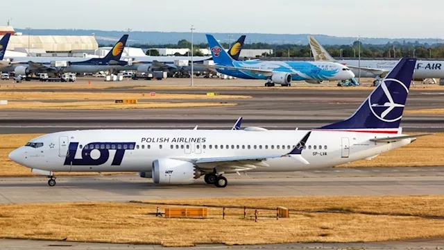 بولندا تقيّد الحركة الجوية