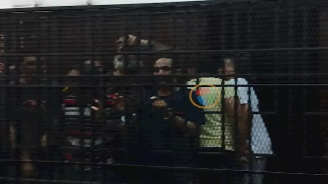  الأب المتهم في قفص الاتهام 