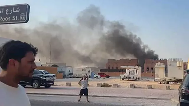 الدخان يتصاعد بعد انفجارات في العاصمة القطرية الدو