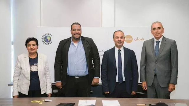  جانب من توقيع البروتوكول