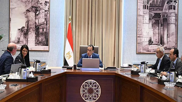 رئيس الوزراء يلتقي وزيرة التخطيط