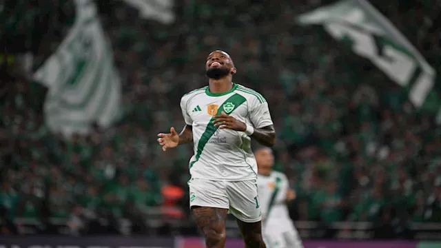 إيفان توني في مباراة الأهلي ضد نسف قرشي