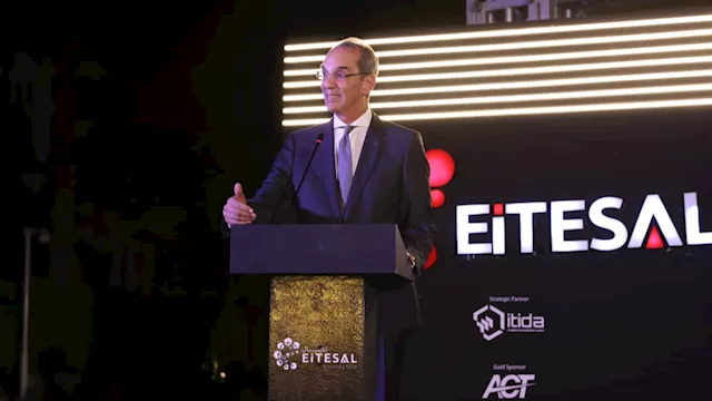 الدكتور عمرو طلعت وزير الاتصالات