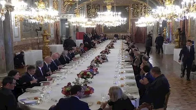 الرئيس السيسي وقرينته يقيمان مأدبة عشاء بمنطقة الأ