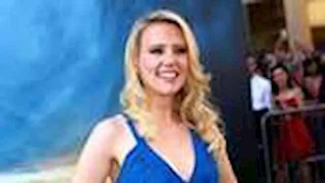 الممثلة الأمريكية كيت ماكينون