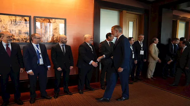 ملك إسبانيا يترأس اجتماعًا لرجال أعمال مصريين وإسب