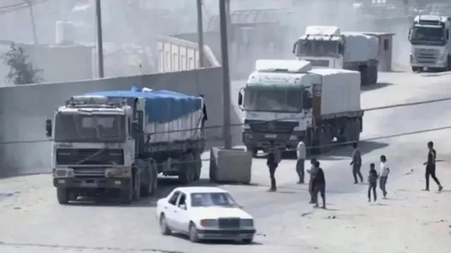 إسرائيل تعلق إدخال المساعدات من الأردن