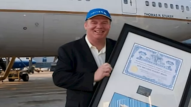 سابقة نادرة.. شركة طيران تطلق اسم راكب على طائرتين