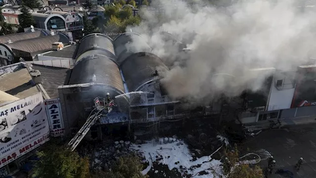 حريق سوق الجملة بإسطنبول