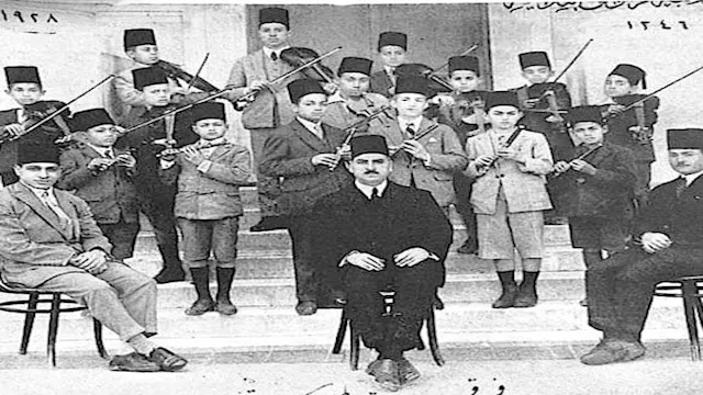 ما قصة أول زي مدرسي في العالم؟.. اعرف مراحل تطوره