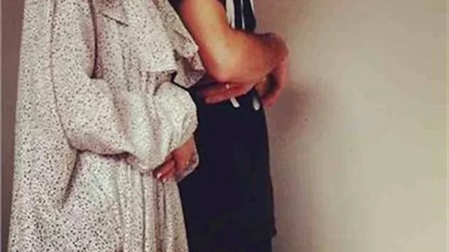 صلاة الرجل جماعة مع أهله