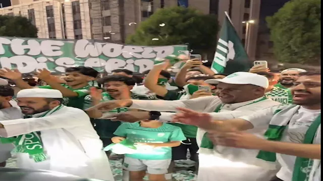 استقبال جماهير أهلي جدة للاعبيهم قبل مواجهة بيرامي