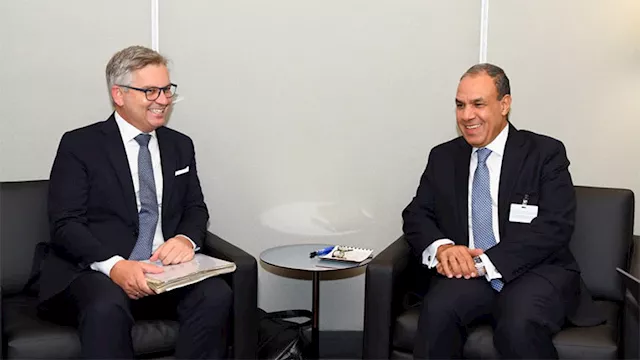 عبد العاطي والمفوض الأوروبي للهجرة يناقشان المستجد