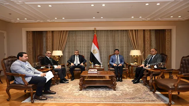 وزير الرياضة مع رئيس اتحاد الفروسية