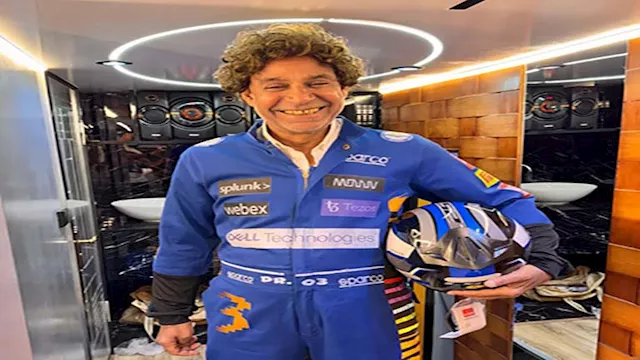 الفنان محمود البزاوي