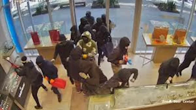 سطو مسلح على متجر مجوهرات بأمريكا