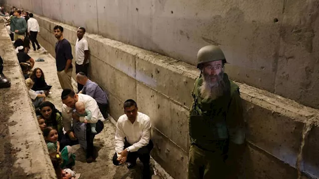 هروب ملايين الإسرائيليين إلى الملاجئ