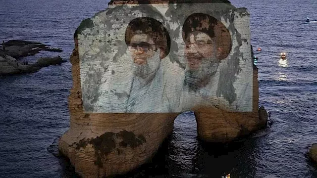 إضاءة صخرة الروشة.. حزب الله يتحدون الحكومة اللبنا