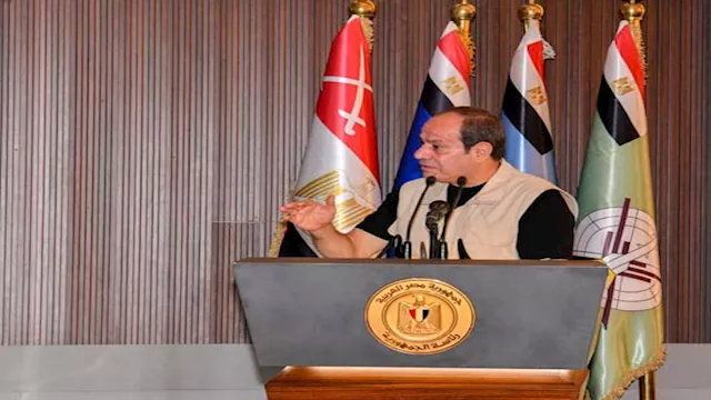 الرئيس عبد الفتاح السيسي خلال جولة تفقدية في الأكا