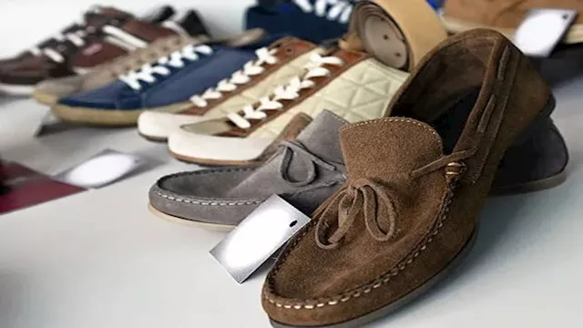 مبيعات الأحذية والحقائب