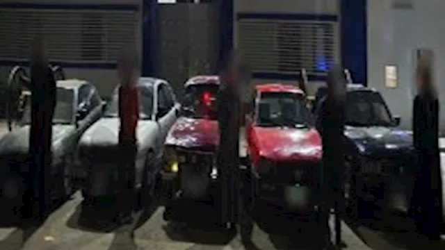 الشباب الخمسة