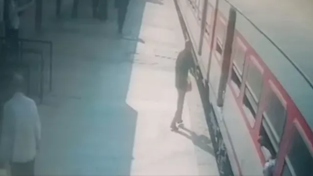 إنقاذ مواطن من الموت أسفل عجلات القطار
