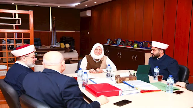 مستشار شيخ الأزهر للوافدين تبحث تعزيز التعاون العل