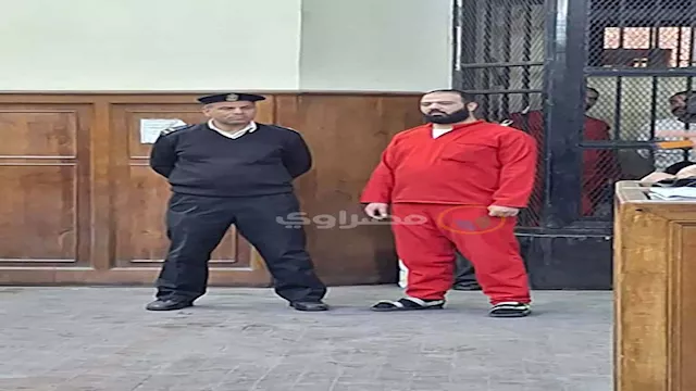 المتهم بالبدلة الحمراء 