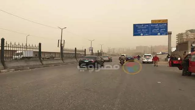 الرمال والأتربة 